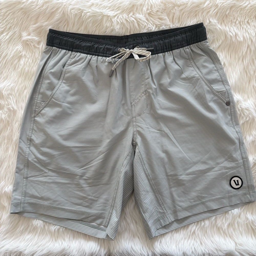 Vuori Men’s Kore Short - Green Stripe